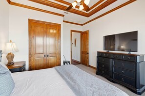 Room - PK Lakeside Haven- Game Garage + Dock (Graford)