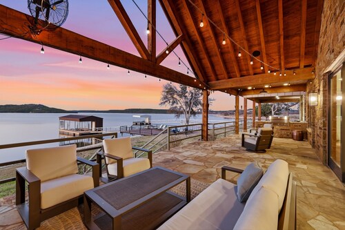 PK Lakeside Haven- Game Garage + Dock