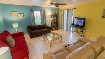 Apartment, Mehrere Betten, Terrasse, Gartenblick (Habitat) | Wohnbereich