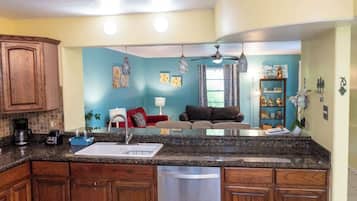 Condo, nhiều giường, sân hiên, quang cảnh vườn (Habitat) | Nội thất