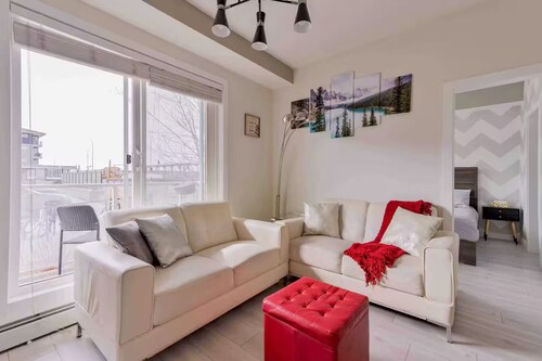 New Modern Condo w/ FREE Parking & 24/7 Gym Access