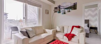 New Modern Condo w/ FREE Parking & 24/7 Gym Access