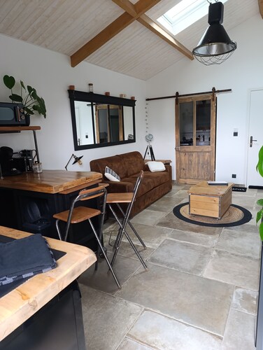 Studio in the heart of the village, close to amenities and footpaths.