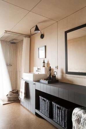 House, Ocean View | Bathroom | Slippers, towels - The Barn House (Stokkseyri)