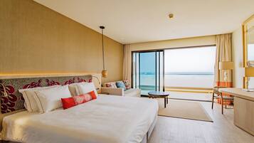Minibar, in-room safe, iron/ironing board, free WiFi