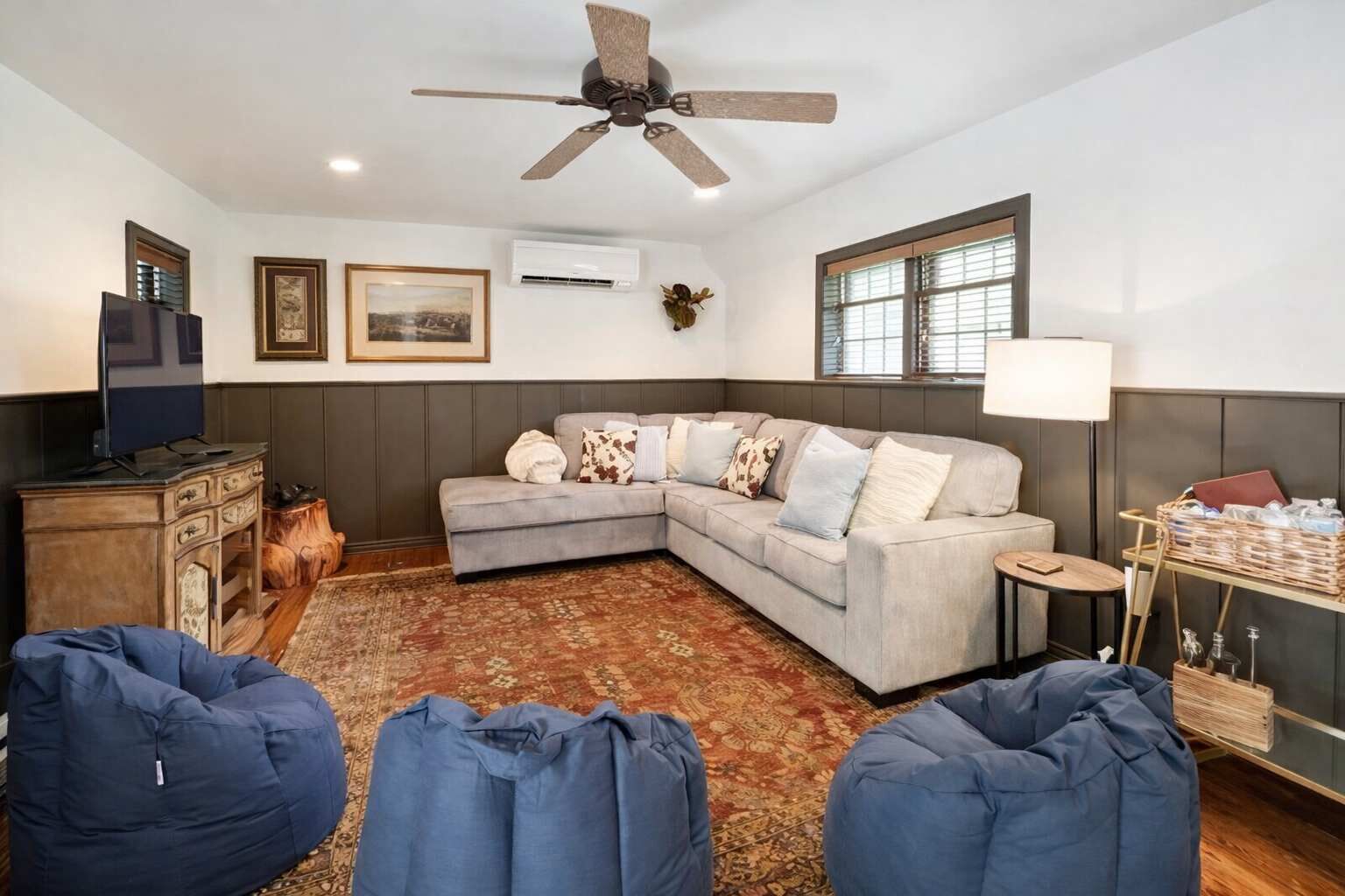 TV, fireplace, offices