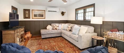 TV, fireplace, offices