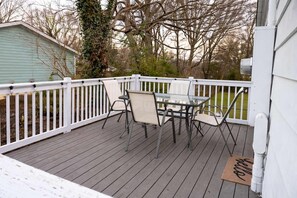 屋外ダイニングエリア