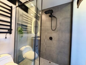 Shower, hair dryer, towels, toilet paper - Luxury and Modern apartment in El Poblado/AC/Alexa (Medellín)