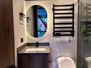 Shower, hair dryer, towels, toilet paper - Luxury and Modern apartment in El Poblado/AC/Alexa (Medellín)