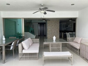 Outdoor dining - Beautiful comfortable home with swimming pool (Mérida)