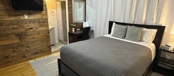 Private Suite w/ Bath & Free Parking