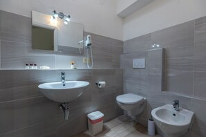 Bathroom - Double Room with Breakfast Included - Capo Vaticano (Calabria)