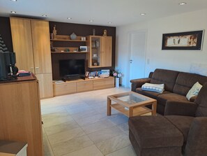 TV - Bergmann Suite at Ferienhaus Bergblick (Marienberg)