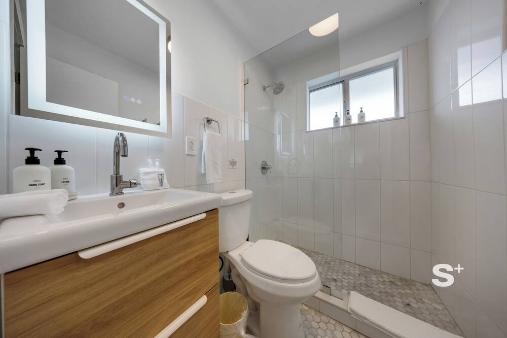 Stylish Studio Parking-Gym Near Aventura - Keystone Islands, FL