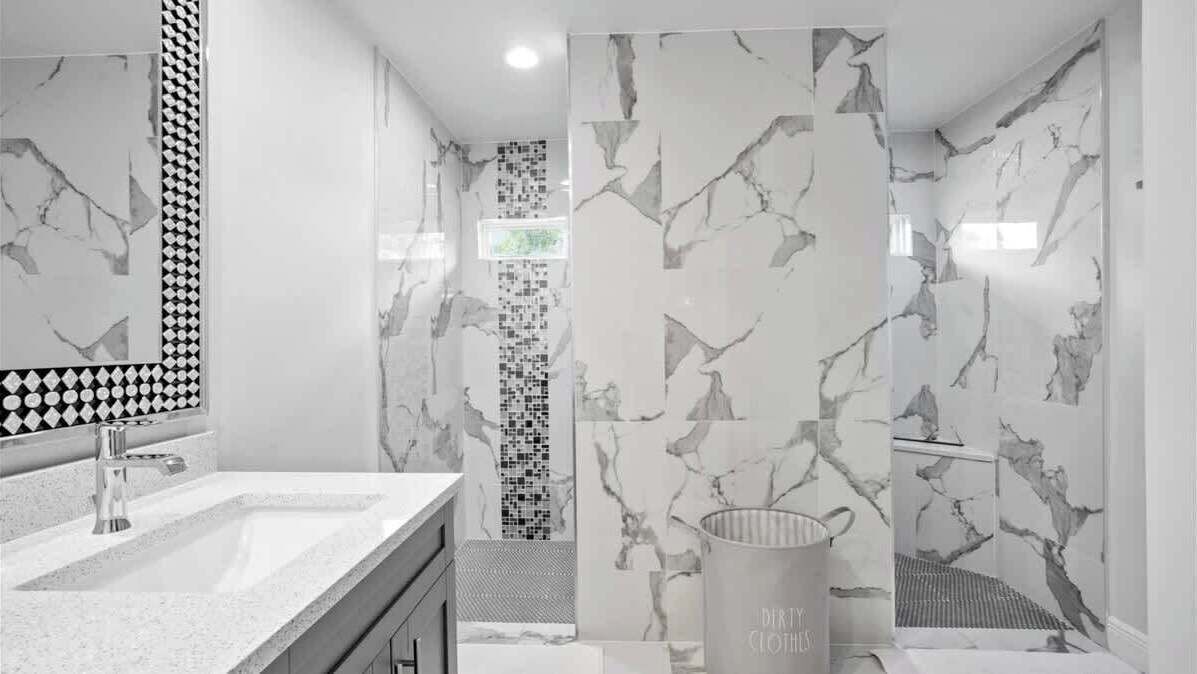 Douche, séchoir à cheveux, serviettes fournies