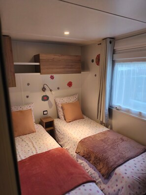 3 bedrooms, iron/ironing board, bed sheets - Mobile Home “Lurielle” with Shared Pool, Communal Terrace, and Private Garden (Blonville-sur-Mer)