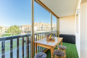 Outdoor dining - Apartment with Sea View in Villers-sur-Mer (Villers-sur-Mer)