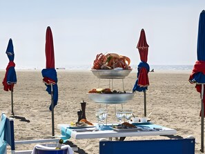 Outdoor dining - Côte Fleurie – Le Studio Olliffe, Downtown Deauville! (Deauville)