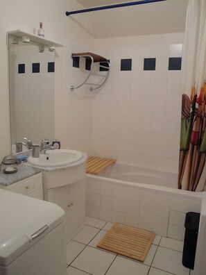 Bathroom - Le cottage d'Honfleur, apartment with parking! (Honfleur)