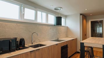 Apartment | Private kitchen | Microwave, oven, dishwasher, coffee/tea maker