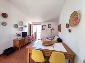 Interior - Cozy apartment 50mt from the beach. Private garden with parking. (Lu Bagnu)