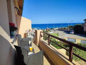 Property grounds - Cozy apartment 50mt from the beach. Private garden with parking. (Lu Bagnu)