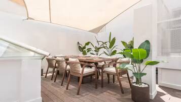 Comfort Penthouse, 3 Bedrooms | Outdoor dining