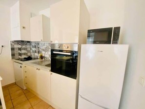 Private kitchen - "Americo" Nice 3 rooms air conditioned, wifi, Quartier Haut ! (Sète)