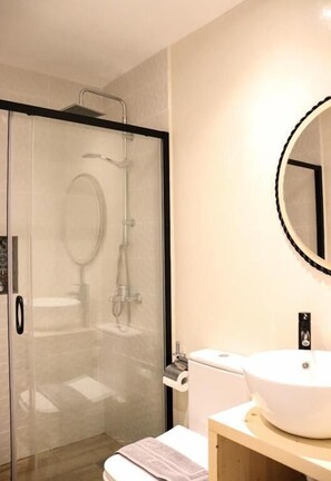 Design Double Room | Bathroom