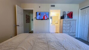 2 bedrooms, individually decorated, individually furnished - Short Walk to Beach - Pool - 1st Floor (South Padre Island)