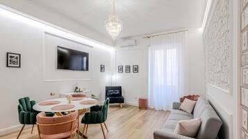Apartment (2 Bedrooms) | Front of property