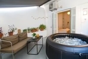 Apartment, Smoking - Athens Central Jacuzzi Retreat (Athens)