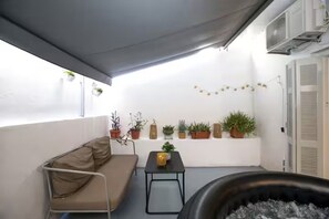 Apartment, Smoking - Athens Central Jacuzzi Retreat (Athens)