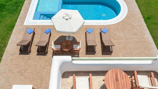 A rooftop pool area with lounge chairs, a table, and an umbrella. - My Villa Naxos II (Naxos)