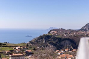 A coastal town with buildings on a hillside, overlooking the sea. - 'Volare Sea View Room' with Sea View, Wi-Fi and Air Conditioning (Pianillo)