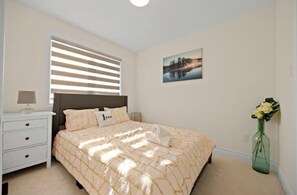 3 bedrooms, iron/ironing board, WiFi, bed sheets - Cozy Comfort Escape - Your Next Memorable Retreat (Brampton)