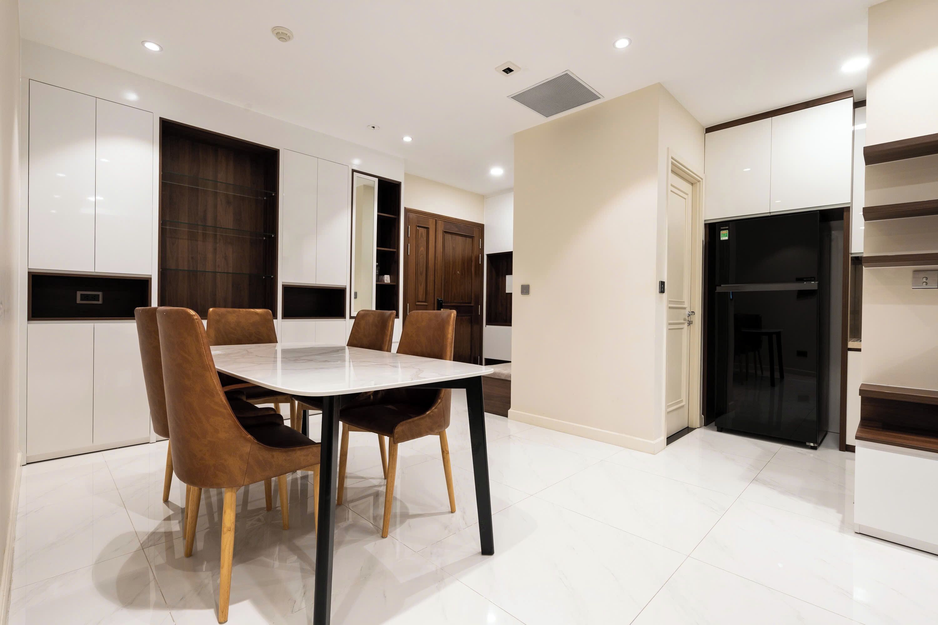 Deluxe Apartment, 2 Bedrooms, Balcony, City View | Dining