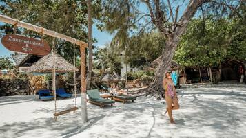 Plage privée, sable blanc, bar de plage, kayak