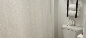 #3 Hygge Hus Hotel - King Suite - Connectable