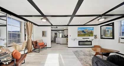 Spacious Orlando Retreat w/ Backyard Oasis • Near Downtown & Attractions