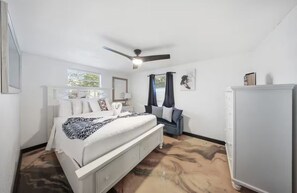 2 habitaciones, tabla de planchar con plancha, wifi y ropa de cama