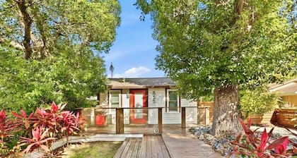 Spacious Orlando Retreat w/ Backyard Oasis • Near Downtown & Attractions