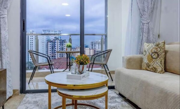 Living area - Charming apartment in beautiful Nairobi Kilimani with easy city access (Nairobi)
