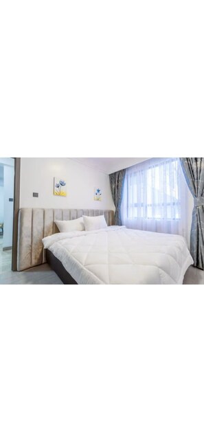 2 bedrooms, iron/ironing board, WiFi, bed sheets - Charming apartment in beautiful Nairobi Kilimani with easy city access (Nairobi)