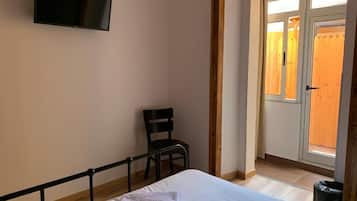 Chambre Double, vue cour intérieure