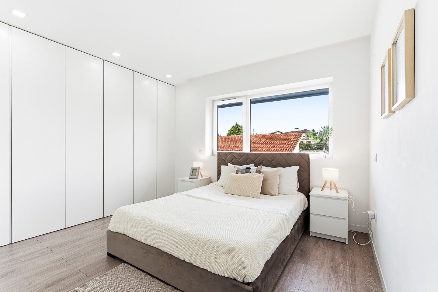 3 bedrooms, iron/ironing board, internet, bed sheets