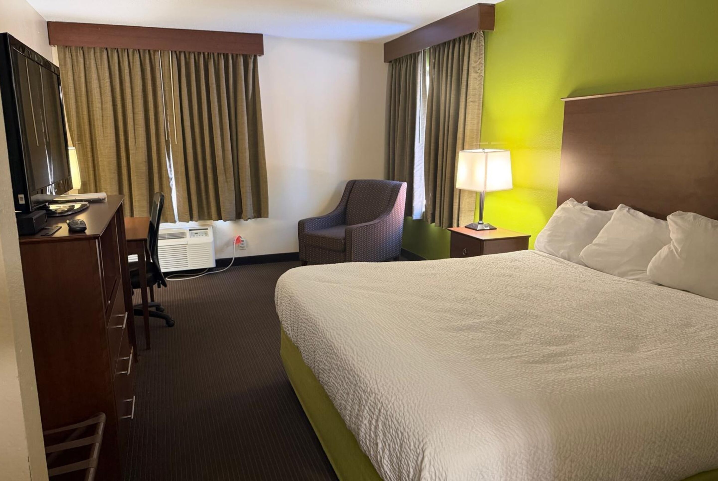 1 King Deluxe Studio Suites Non-Smoking