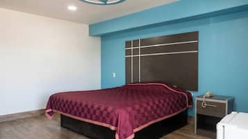 Room, 1 King Bed, Smoking