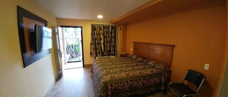 Room, 1 King Bed, Smoking